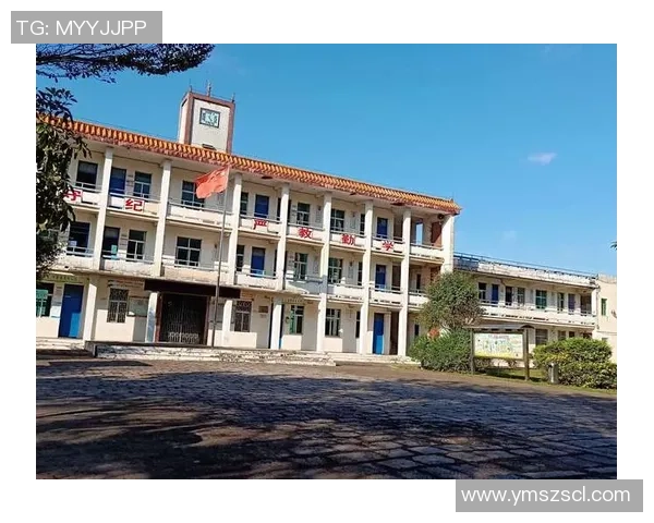 昔日足球明星重聚首共叙往昔辉煌岁月再现绿茵传奇风采